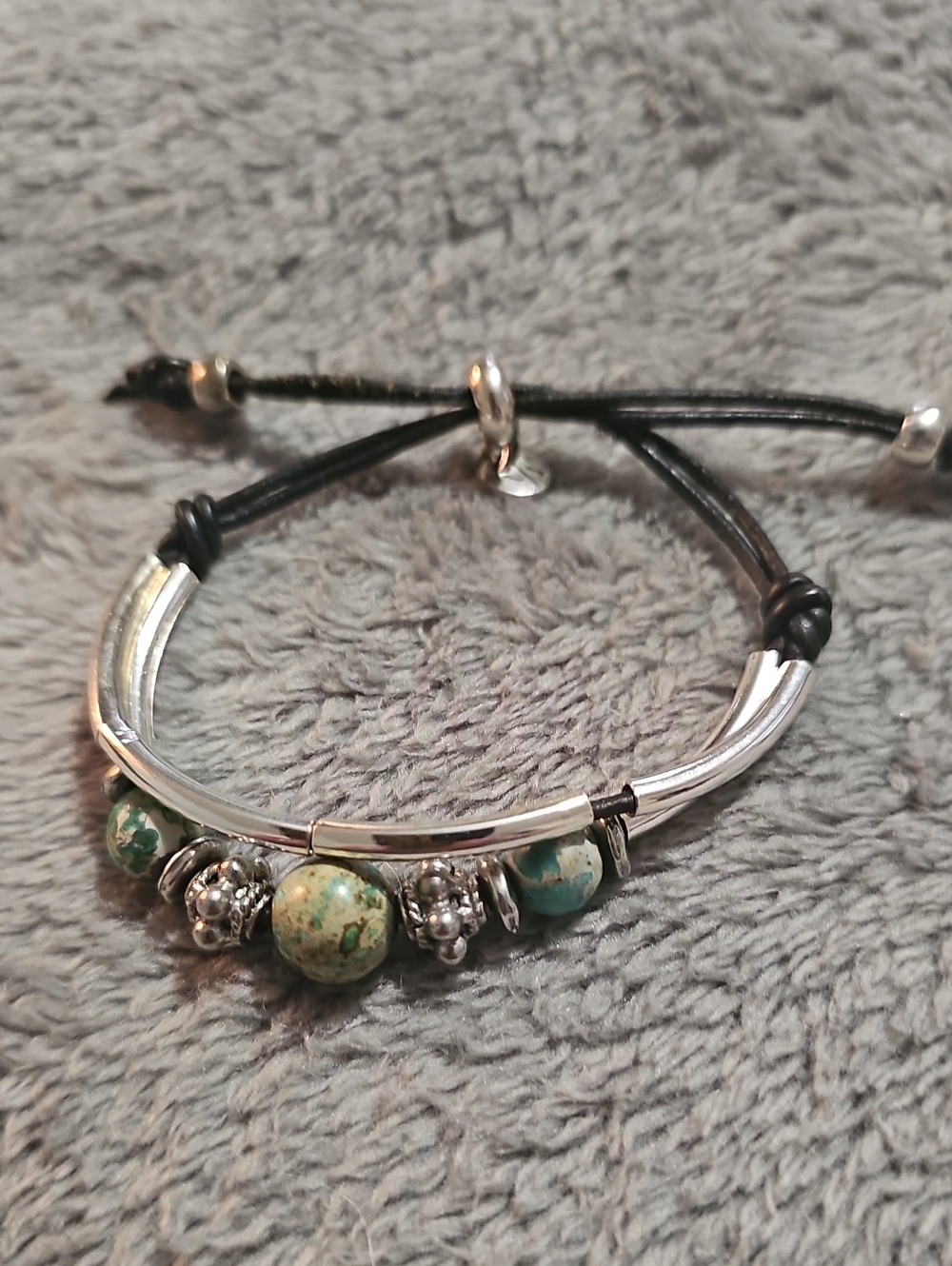 Lizzy James Adustable Bracelet  Turquoise Green Colored Beads Silver Tone - Picture 3 of 3